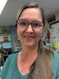 What motivates people to join and stay with Avon?