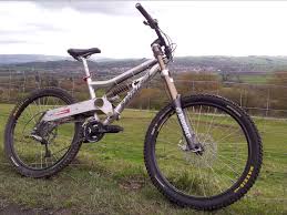 Pin Von Milton Silva Auf Downhill Fahrrad Fahren Fahrrad Fahren