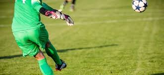 Ada berbagai macam tendangan yang digunakan dalam permainan sepak bola, salah satunya adalah tendangan bebas nggak langsung. Peraturan Sepak Bola Lengkap Menurut Fifa 2018