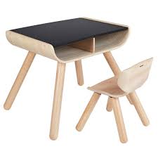 Le mercredi et le vendredi de 14h à 18h et le samedi de 11h à 18h. Plan Toys Table Et Chaise Naturel Table Chaise Plan Toys Sur L Armoire De Bebe