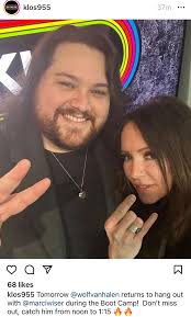 Sending good vibes to wolf