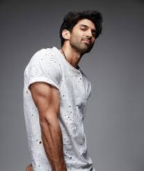 Pin By Ahana Rajput On Bollywood Roy Kapoor How To Look Handsome Bollywood Celebrities In malang, aditya roy kapur will be seen romancing disha patani in goa, where the movie is shot. roy kapoor