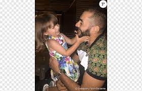 Benzema started his footballing career at his hometown club of bron terraillon when he was just 8 years old. Karim Benzema Real Madrid C F Fussballspieler Mutter Tochter Karim Benzema 2017 Arm Junge Png Pngwing