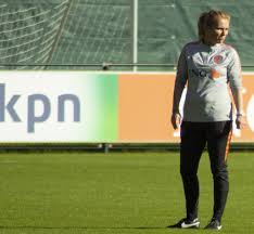 Jun 16, 2021 · bondscoach sarina wiegman heeft woensdag de definitieve selectie van de oranjevrouwen voor de olympische spelen in tokio bekendgemaakt. Sarina Wiegman Is De Eerste Vrouwelijke Voetballer Met Een Standbeeld Sportgeschiedenis