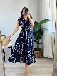 Minimalist dresses for Party- 2025 में मिनिमलिस्ट फैशन बना ट्रेंड, ये ड्रेसेज़ देंगी क्लासी स्टाइल लुक
