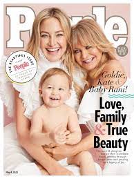 While kate hudson chatted to access about her three kiddos, her parents, goldie hawn and kurt russell, hilariously crashed her. Goldie Hawn Daughter Kate Hudson And Baby Rani Cover People S Beautiful Issue