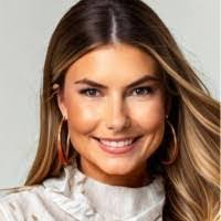 Penelope Bassett's Instagram, Twitter & Facebook