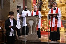 Wielki piątek to nie jest dzień aliturgiczny, choć liturgia męki pańskiej nie ma początku. 04ihrcq2aq09vm