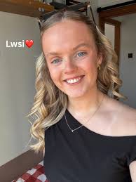 Hi I am Amy 29 from Derby looking for lady's only