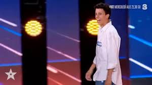 Come riuscirà ad interagire con i componenti della giuria e come si rapporterà con i concorrenti dovendo approdare in un mondo molto lontano dalla cucina e che, forse. Italia S Got Talent 2020 Il Monologo Sulla Camorra Entusiasma Giudici E Pubblico