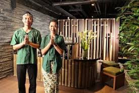 Budaya sunda dikenal dengan budaya yang sangat menjunjung tinggi sopan santun. Contoh Perkenalan Diri Bahasa Sunda Biasa Dan Yang Halus Paragram Id