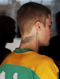 Oyuncu bahar şahin, sevgilisi olan beşiktaşlı dorukhan toköz'ün yıllar önce yaptırdığı dövmenin aynısını kendine yaptırdı. Ozan Tufan Galatasaray Sozluk