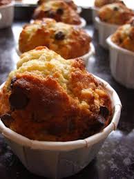 Muffins Aux Bananes Trop Mures Et Aux Pepites De Chocolat Chez Les Zebres Chelous Muffin Banane Bananes Trop Mures Muffin Banane Chocolat