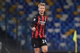 Simon kjær prefers to play with right milan is going to play their next match on 12/05/2021 against torino in serie a. Simon Kjaer Absen Kebobolan Gol Ac Milan Melonjak Dua Kali Lipat Halaman All Kompas Com