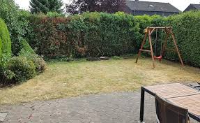 Zum beispiel klein und dann noch länglich und ums eck. 1 Garten 2 Ideen Vom Mini Grundstuck Zur Bluhenden Oase Gartengestaltung Kleiner Garten Gartnern Auf Kleinem Raum