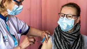 Iedereen binnen jouw gezin, van 12 jaar en ouder, kan per 2 juli al een afspraak maken. Steeds Meer Mensen Willen Nu Toch Een Vaccinatie Tegen Corona Dit Is Waarom Eenvandaag