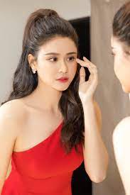 Tại buổi họp báo ra mắt mv em muốn cùng anh về nhà, trương quỳnh anh lần đầu tiết lộ về mẫu người yêu hiện tại khi đã là 'gái. TrÆ°Æ¡ng Quá»³nh Anh Tiáº¿t Lá»™ Tieu Chi Chá»n Ná»­a Kia Giá»¯a Luc Tim Nghi Co Tinh Má»›i