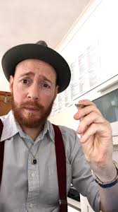 Lee Kern's Instagram, Twitter & Facebook