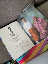 In malay, hari raya means the 'grand day of rejoicing' and, in singapore, it is a great muslim festival that recognises the. Kaca Mata Baca