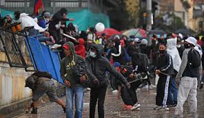 6 may 2021 03:03 gmt el paro nacional empezó hace una semana en. Paro Nacional 28a Videos Peleas Esmad Videos Se Registraron Hechos De Violencia Y Vandalismo En Las Protestas Nacional Caracol Radio