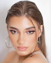 glowing & dewy makeup look✨ • • lenses: @aderralenses almond Lovely model  @ayaa.nayfeh • •