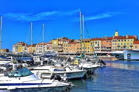 Luxury hotels, supercar, airport transfers, and valuable tips. Blick Auf Den Hafen Und Den Glockenturm Der Kirche Saint Tropez Frankreich Bild Kaufen Verkaufen