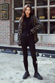 Korean Street Fashion In 2020 Korean Outfit Street Styles Korean Girl Fashion Korean Fashion Trends