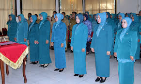 Untuk masker diadakan melalui desa, tapi untuk sosialisasi dan pembagian masker dilakukan dari rumah ke rumah oleh ibu pkk, kata mendes. 16 Model Seragam Baju Pkk Resmi Terbaik 2020 Model Baju 2021