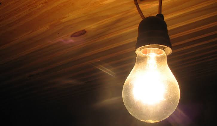 Resultado de imagem para lampada de energia fotos"