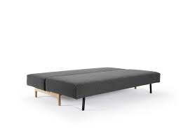 Trym Steht Fur Klassische Und Schnorkellose Eleganz Sitz Und Ruckenkissen Sind Ohne Ziernahte Gearbeitet Das Gestell Aus Mas Sofa Schlafsofa Danisches Sofa
