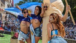 WM 2022: Der nackte Argentinien-Wahnsinn! Fans lassen Hüllen fallen - SPORT  BILD