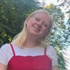 Mollie Richter's Instagram, Twitter & Facebook