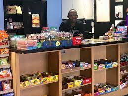 Down To Business Candy Shop Owner Sweet On Spurring Smiles Chicago Tribune