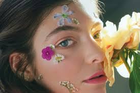 Jun 22, 2021 · during their chat, the two touched on a number of topics, including lorde's revealing solar power album cover. Lorde On Getting Signed As A Pre Teen And The Pressure Of Returning To Music After 4 Years Fashion Magazine