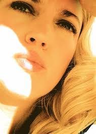 Laura Stark's Instagram, Twitter & Facebook