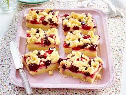 Streusel Pudding Schnitten Mit Beeren Rezept Lecker Rezept Streusel Kuchen Kirschkuchen Mit Streusel Landfrauen Rezepte