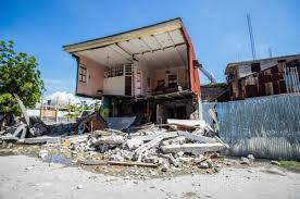 At least 1,297 people were killed and thousands more injured after a 7.2 magnitude earthquake struck haiti on saturday morning. Eo1nyiflpyv 7m