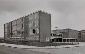Amsterdam Sara Burgerhartstraat 3 Het Gebouwen Complex Van De Daniel Goedkoopschool Mavo De Eerste Na Oorlogse School Vo Amsterdam Gebouwen Straatfotografie