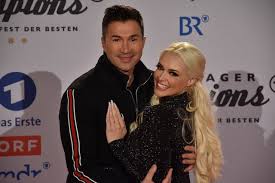 She released her first single in august 2010, a version of nothing's gonna stop me now which reached number 19 on. Daniela Katzenberger Adoptiert Sie Jetzt Ein Baby Schlager De