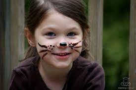 If the face paint dries out and becomes thick or lumpy, stir in a few drops of glycerin to thin the face paint until it is spreadable again. How To Make Face Paint With Natural Ingredients
