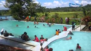 Ramainya Objek Wisata Kolam Renang Dan Kebun Jenne Tallasa Youtube