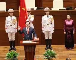 Chủ tịch quốc hội việt nam nhấn mạnh vấn đề biển đông cần giải quyết bằng biện pháp hòa bình, còn lãnh đạo trung quốc đề. Nrruy V4bxecmm