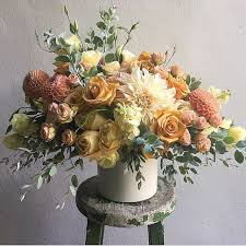 The Golden Hour Arrangement In Los Angeles Ca The Petal Workshop Fall Floral Arrangements Fall Flower Arrangements Flower Arrangements