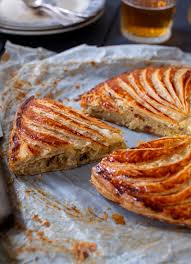Galette Des Rois A La Frangipane De Noisette Les Gourmandises De Lou En 2020 Galette Des Rois Frangipane Recette Frangipane Recette Galette Des Rois