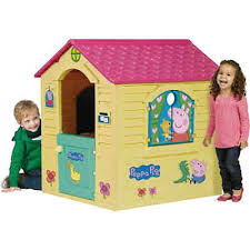 La struttura è composta da 3 camere, una matrimoniale, una con letto doppio, un'altra con letto singolo. Peppa Pig House Peppa Pig Mytoys