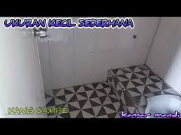 Dalam desain kamar mandi kecil sederhana, untuk tidak membuat kamar mandi anda terlihat sempit, anda sebaiknya hanya menempatkan perabotan yang anda butuhkan saja. Desain Kamar Mandi Kecil Sederhana Youtube