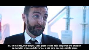 Nicolas Ghesquière, director creativo de Louis Vuitton, no quiso perderse  la exposición que reúne el trabajo de Paco Rabanne y Julien Dossena, como  un diálogo perfecto.