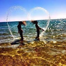 37 Impossibly Fun Best Friend Photography Ideas