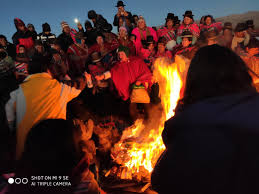 ¡y que así sea también en el hemisferio norte para su solsticio de invierno! Descolonizacion Sur Twitter Hoy Administrado Boliviana De Carreras Celebra El Solsticio De Invierno La Fiesta Del Sol Con Los Pobladores Del Municipio De Calamarca Provincia Aroma En El Cerro Sagrado Sivicani