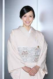 茶碗の中の宇宙 樂家一子相伝の芸術 記者発表会に出席した中谷美紀 yahoo ニュース news ポストセブン 和装 ヘアスタイル 訪問着 中谷美紀 着物 髪型 ロング
